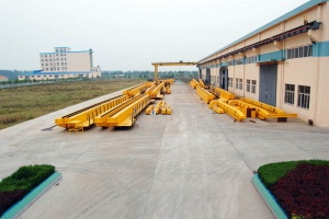 半龍門(mén)起重機(jī)